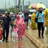 ‘লকডাউনের’ খবরে ভোগান্তি উপেক্ষা করে বাড়ি ফেরার তাড়া