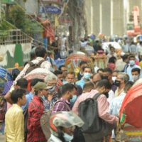‘লকডাউনে’ অফিসগামী মানুষের ভোগান্তির যেন অন্ত নেই