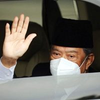 পুরো মন্ত্রিসভা নিয়ে মালয়েশিয়ার প্রধানমন্ত্রীর পদত্যাগ