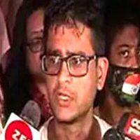 দেশে ফিরে তালেবানের প্রশংসায় ভারতীয় শিক্ষক 