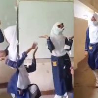 ক্লাসরুমে টিকটক ভিডিও, ডাকা হলো অভিভাবক