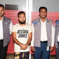 গরম তেল ঢেলে স্ত্রীকে হত্যা!