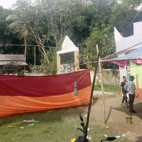 ৪০ বছর ধরে পাশাপাশি মসজিদ-মন্দির