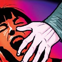 ধর্ষণ চেষ্টাকারী স্বামীকে ছাড়াতে থানায় দুই স্ত্রী