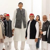 ভারতের ‘সবচেয়ে লম্বা’ ব্যক্তি সমাজবাদী দলে 