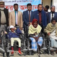 ঝালকাঠির কাঁঠালিয়ায় হুইল চেয়ার ও শিক্ষা উপকরণ বিতরণ