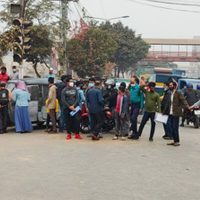 পরীক্ষা স্থগিতের প্রতিবাদে শিক্ষার্থীদের নীলক্ষেত অবরোধ