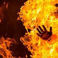 স্বামীর দেওয়া আগুনে মারা গেলেন সাথী