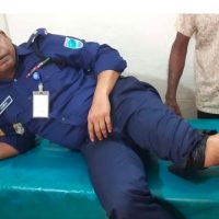 মাদারীপুরের কালকিনিতে দুই চেয়ারম্যান সমর্থকদের সংঘর্ষ, ওসি আহত