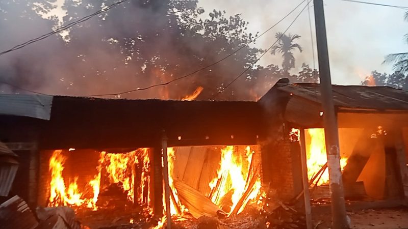 রাঙ্গুনিয়ায় ভয়াবহ অগ্নিকাণ্ডে পুড়ল ৯ দোকান