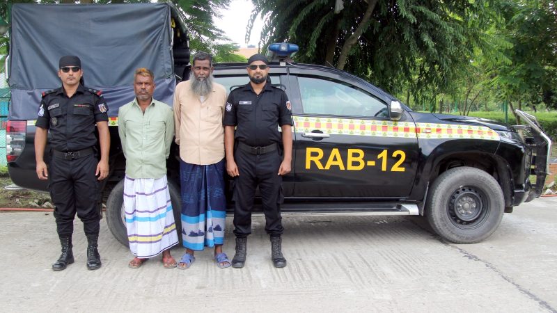 সিরাজগঞ্জে ২১৪ গ্রাম হেরোইনসহ দুই মাদক কারবারীকে আটক করেছে র‌্যাব-১২