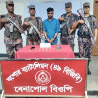 বেনাপোলে ১৯পিস স্বর্নেরবার সহ আটক ১