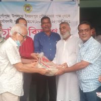 সৈয়দপুরে পৌরসভার উদ্যোগে দুর্গাপূজা উপলক্ষে দুস্থদের মাঝে চাল ও মন্ডপের জন্য আর্থিক সহায়তা প্রদান 