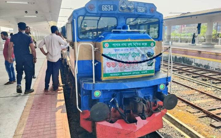 ২৬ অক্টেবর থেকে রাজশাহী – ঢাকা যাবে কৃষিপণ্য স্পেশাল ট্রেন, ১•৩০ পয়সায় পন্য যাবে ঢাকায়