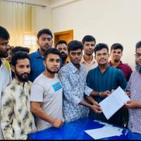 শেখ পরিবারের সদস্যদের ছবি সরিয়ে নিতে ববি প্রশাসনকে শিক্ষার্থীদের স্মারকলিপি