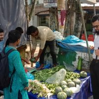 ববি শিক্ষার্থীদের উদ্যোগে ন্যায্যমূল্যে সবজি বিক্রি