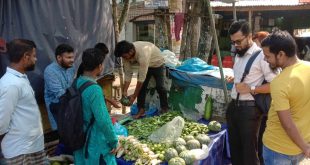 ববি শিক্ষার্থীদের উদ্যোগে ন্যায্যমূল্যে সবজি বিক্রি