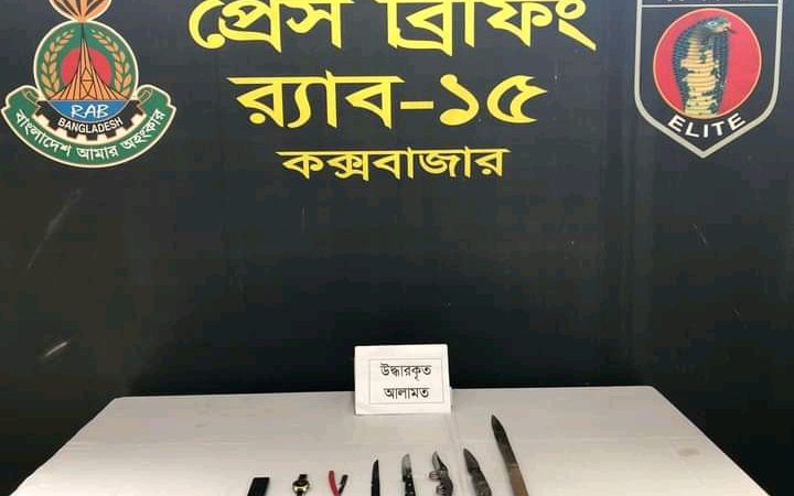 কক্সবাজারে ছিনতাই চক্রের ৬ সদস্য গ্রেফতার, দেশীয় অস্ত্র উদ্ধার