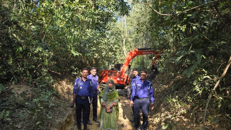 রাঙ্গুনিয়ায় পাহাড় কাটার বিরুদ্ধে অভিযান, সরঞ্জাম জব্দ