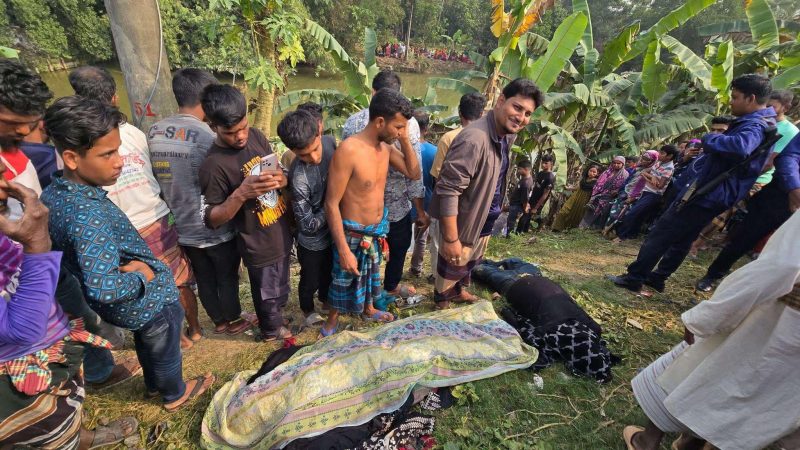 ফরিদপুরে ট্রেনের ধাক্কায় মাইক্রোবাসের নিহতরা একই পরিবারের স্বজন