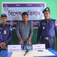 সন্দ্বীপে জনতার হাতে বন্দুকসহ আন্তঃজেলা  ডাকাতদলের সদস্য আটক
