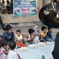 পথশিশু সহ রেলযাত্রীর জন্য কুষ্টিয়া সংকল্প’র ইফতার কর্মসূচি