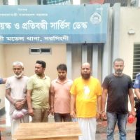 চুরি হওয়া কোটি টাকা মূল্যের কাপড় উদ্ধার, আটক-৫