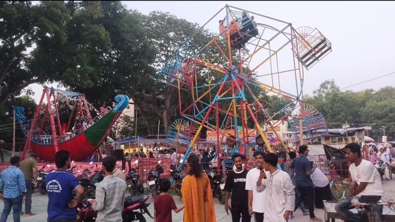 শিবচরে ছুটির দিনে জমে উঠেছে মাসব্যাপী বৈশাখী গ্রামীণ শিল্প মেলা