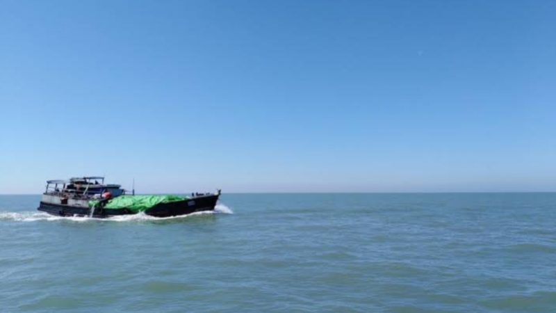 চার জেলেকে ধরে নিয়ে গেলো আরাকান আর্মি