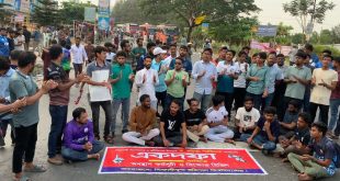 অনশনে অসুস্থ শিক্ষার্থী, সাড়া মেলেনি প্রশাসনের, ঢাকা-কুয়াকাটা মহাসড়ক অবরোধ
