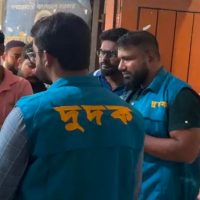 মাদারীপুরসহ ৩৫ জেলায় দুদকের হানা: বিআরটিএ অফিস যেন দালালের আখড়া