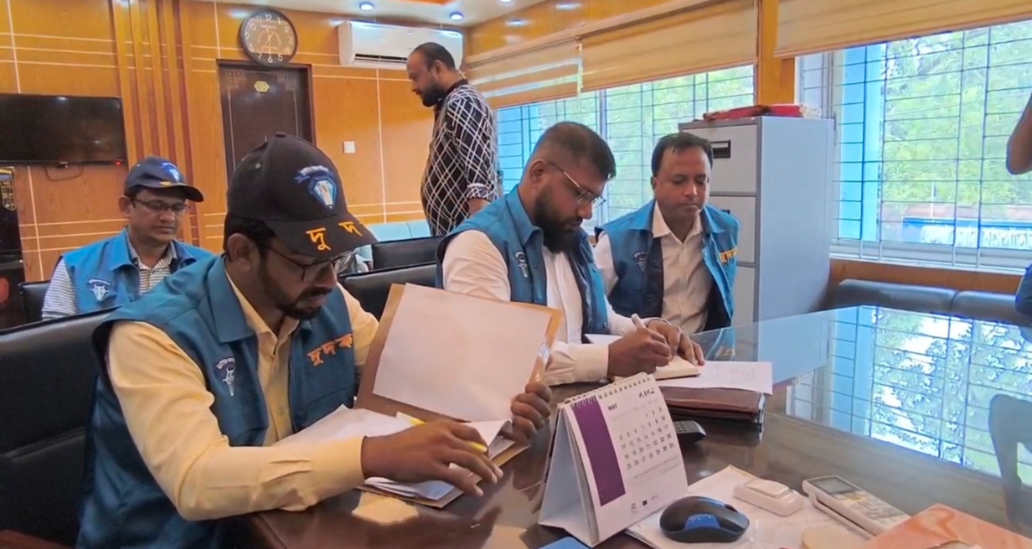 মাদারীপুরে ২৫০ শয্যা জেলা হাসপাতালের দরপত্রে অনিয়মের অভিযোগে দুদকের অভিযান