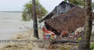 অতি বৃষ্টি ও তীব্র জোয়ারের পানিতে প্লাবিত রাঙ্গাবালী,বিপাকে জনজীবন!