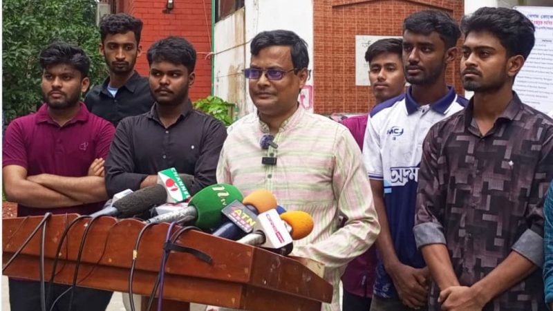 গ্রেপ্তারের জন্যই মামলা বানানো হয়েছিল: বেরোবি শিক্ষক