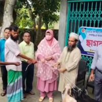 মাদারীপুরে সুফলভোগীদের মাঝে  বিকল্প কর্মসংস্থান হিসাবে ছাগল বিতরণ