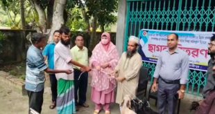 মাদারীপুরে সুফলভোগীদের মাঝে  বিকল্প কর্মসংস্থান হিসাবে ছাগল বিতরণ