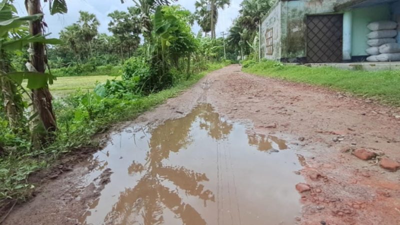 চাঁদপুরে ৩ কিলোমিটার সড়ক পাঁচ গ্রামের জন্য মরণ ফাঁদ