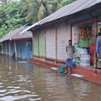 মহুরী নদীর পানি বাড়তে থাকায় নোয়াখালীতে বন্যার আশঙ্কা,জলাবদ্ধতায় নাকাল জনজীবন