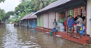 মহুরী নদীর পানি বাড়তে থাকায় নোয়াখালীতে বন্যার আশঙ্কা,জলাবদ্ধতায় নাকাল জনজীবন