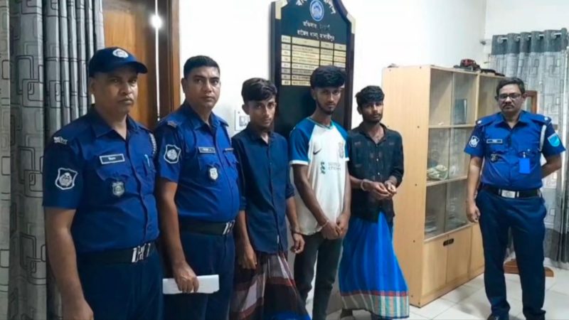 মাদারীপুরে কুমার নদ থেকে অবৈধভাবে বালু উত্তোলন, ৩ জনকে কারাদণ্ড