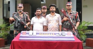 তারাগঞ্জ বাস স্ট্যান্ড থেকে ১ কেজি সোনার বার সহ ২ আসামি আটক করেছে বিজিবি