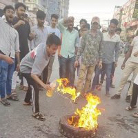 গোপালগঞ্জের হামলার প্রতিবাদে কক্সবাজারে সড়ক অবরোধ ও বিক্ষোভ