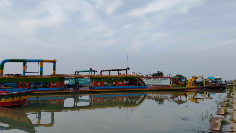 শিবচরের পদ্মায় ৫ টি ড্রেজার জব্দ