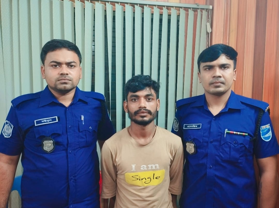 আশুলিয়ায় দৈনিক সমাচারে কর্মরত সাংবাদিকের ওপরে হামলায় আটক ১