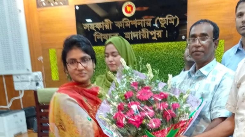 ইউএনও পারভীন খানম এর বদলির খবরে অশ্রুসিক্ত শিবচরবাসী