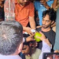 অনশনকারীদের ডাব খাইয়ে ৫৯ ঘণ্টা পর অনশন ভাঙালেন বেরোবি উপাচার্য