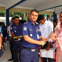১২০ টাকায় পুলিশে চাকরি পেলেন ১৬ জন