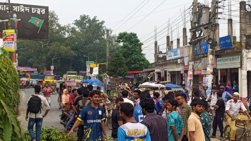 বেরোবি শিক্ষার্থী সড়ক দুর্ঘটনায় আহত, মহাসড়ক অবরোধের পর প্রশাসনের আশ্বাস