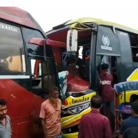 ঢাকা-বরিশাল মহাসড়কে দুই বাসের মুখোমুখি সংঘর্ষে আহত-২০