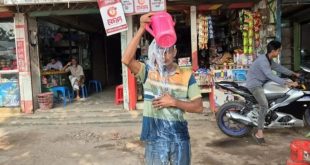 দুধ দিয়ে গোসল করে পদত্যাগ করলেন স্বেচ্ছাসেবক দল নেতা